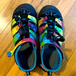 Women's Newport Retro rainbow sandals